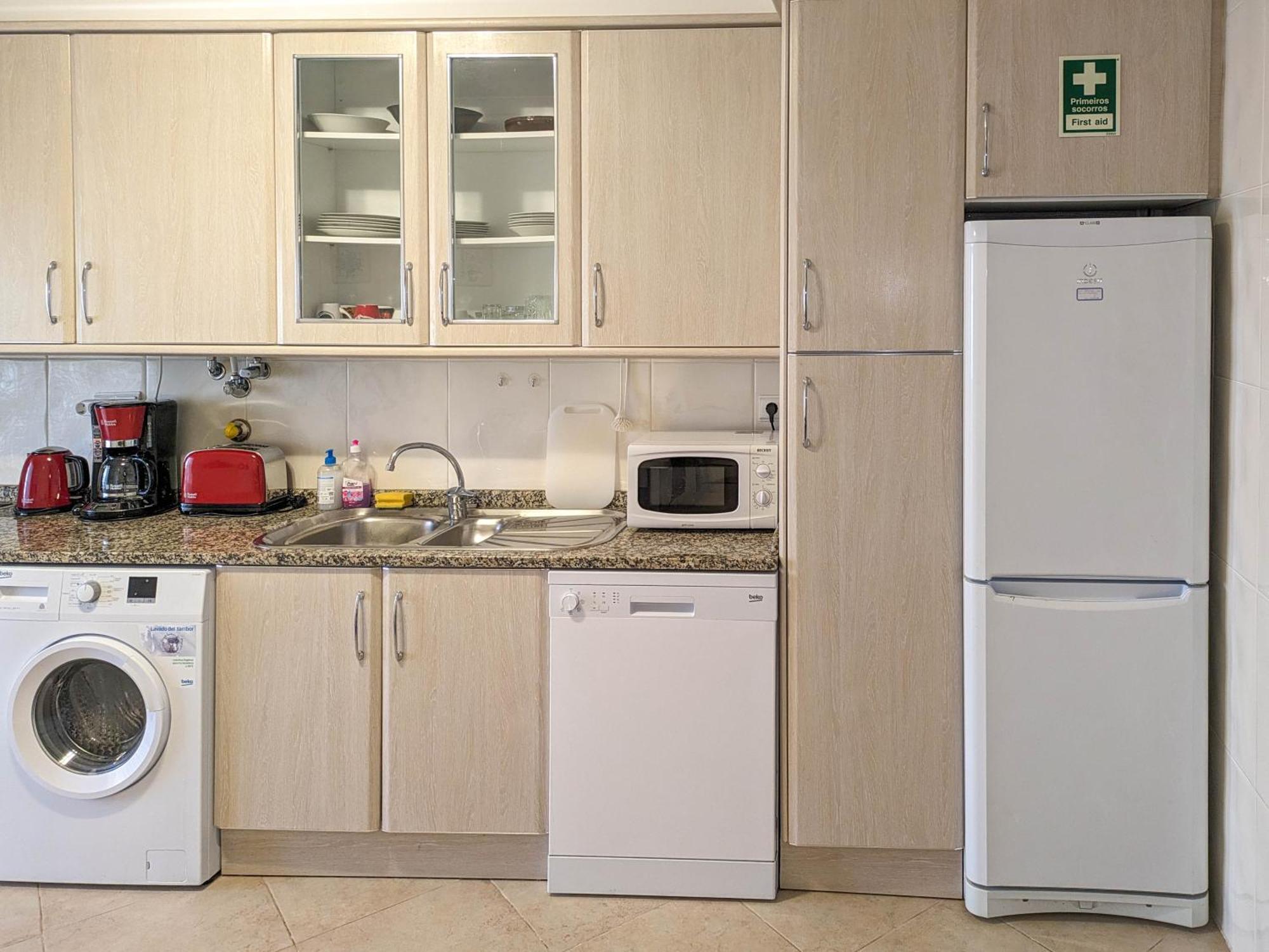 Two Bedroom Apartment - 110M2, Ac, Terrace, Wi-Fi Lagos Kültér fotó